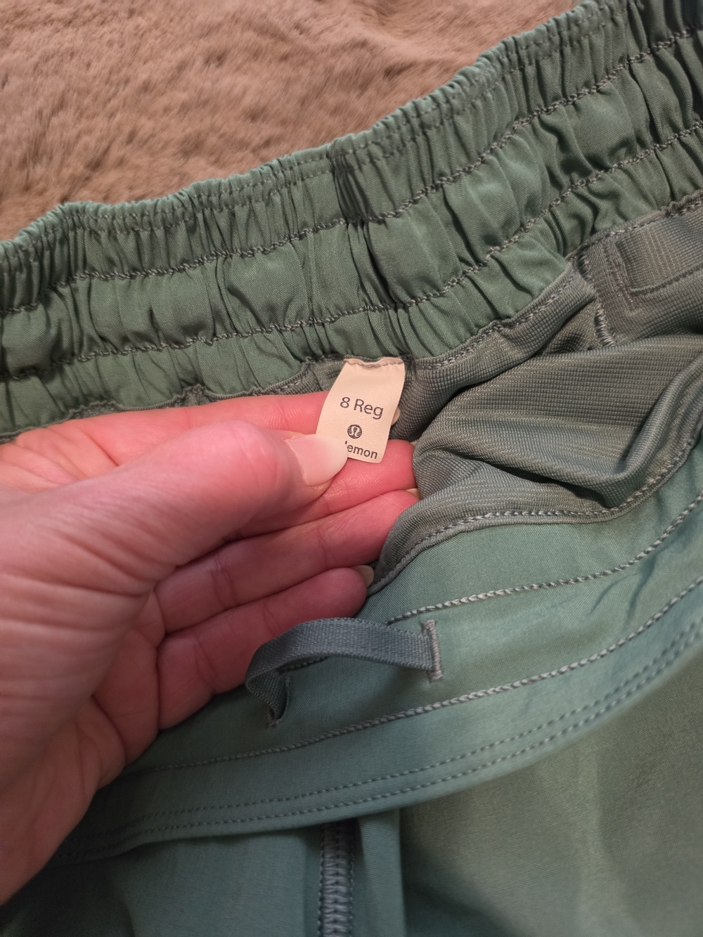 Lululemon Hotty Hot, 2.5" Lined, Sage Green, Size 8 - Picture 4 of 7